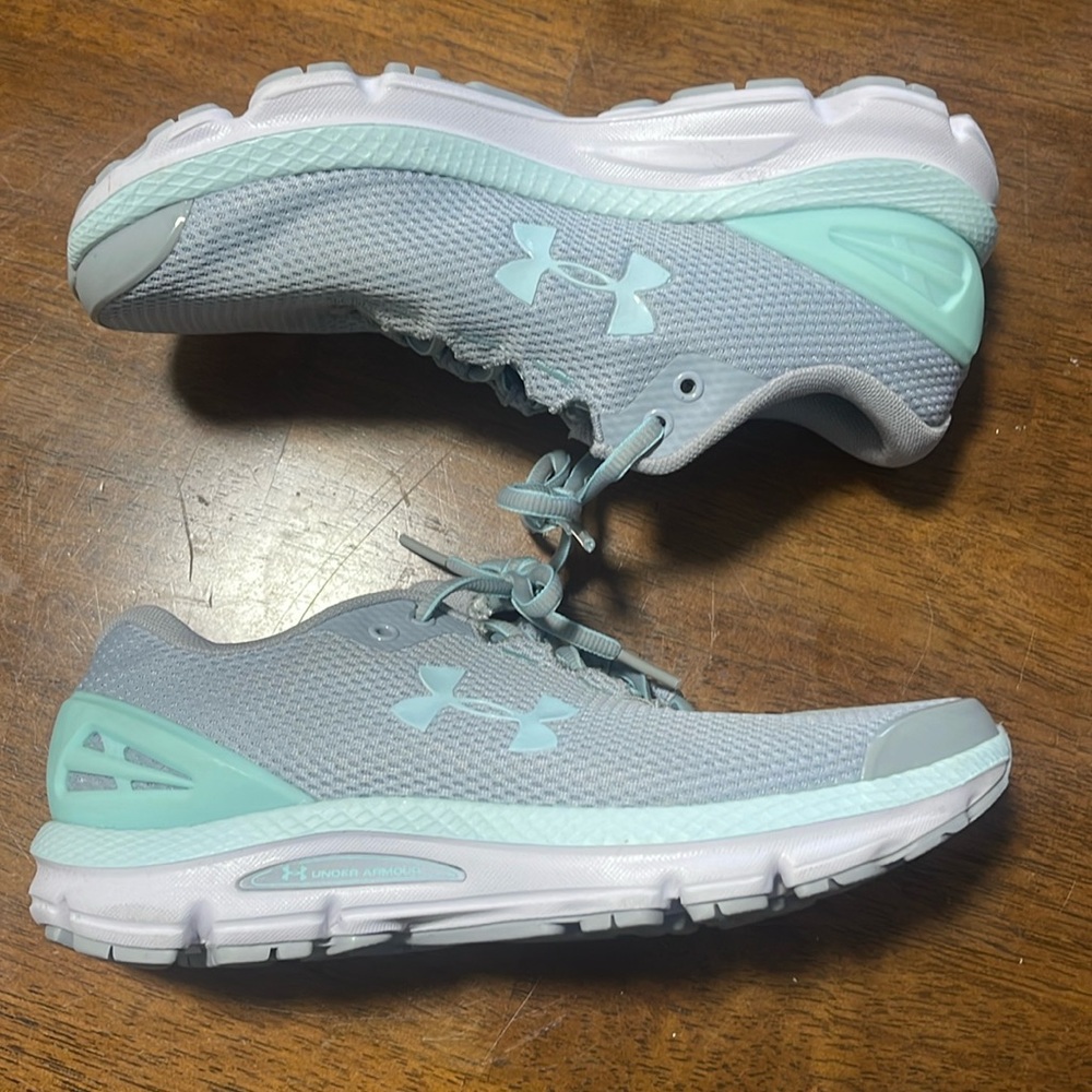 Under Armour Sneakers